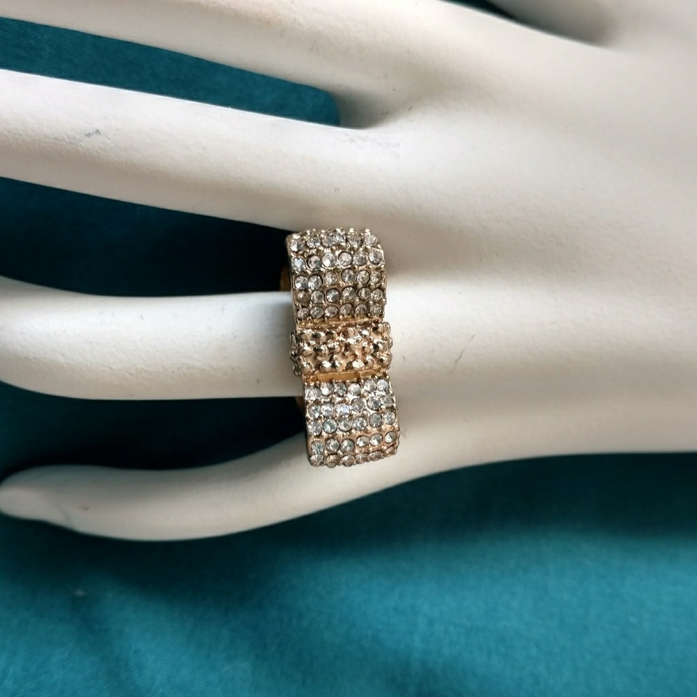 🆕 Rhinestone Ring